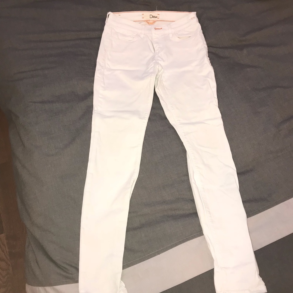White jeans 26.